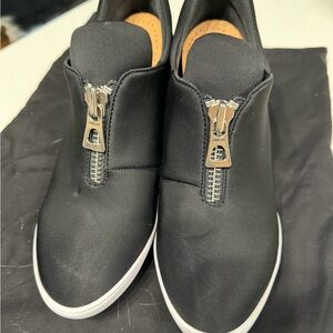 RUDSAK Black Zipper wedges